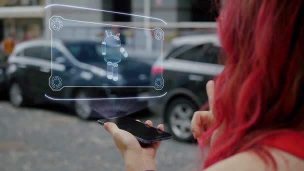 Rudowłosa kobieta współpracuje HUD prosty nowoczesny robot — Wideo stockowe