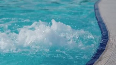 Kabarcıklar yüzme havuzu