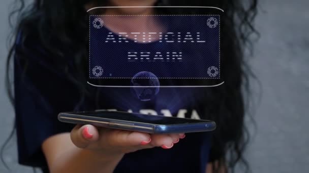 Mujer mostrando holograma HUD Cerebro artificial — Vídeos de Stock