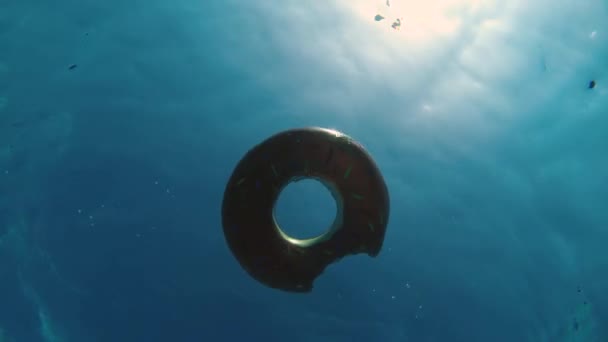 Anello nuota in piscina — Video Stock