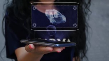 HUD hologram şasisi gösteren kadın