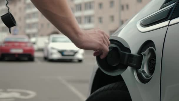 Man plugging in charging cable — Stock Video