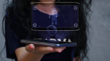 HUD hologram astronot gösteren kadın