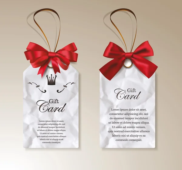 Conjunto de tarjetas de regalo en forma de etiqueta con lazos rojos — Vector de stock