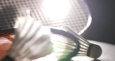 Shuttlecock ve raket badminton takımı