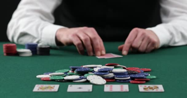 Giocare Carte Casinò Alzare Scommesse Con Fiches Successo Vittoria Poker — Video Stock