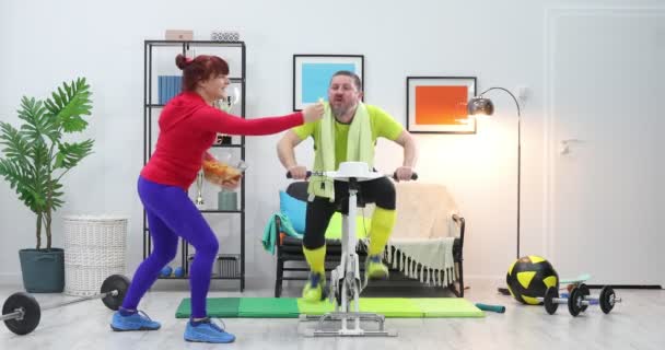 Olahraga Palsu Parodi Kebugaran Humor Olahraga Komedi Expressive Fitness Pria — Stok Video