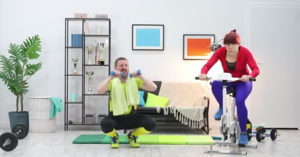 Falske Sportsfolk Fitness Parodi Humor Sport Komedie Ekspressiv Fitness Fyr – Stock-video