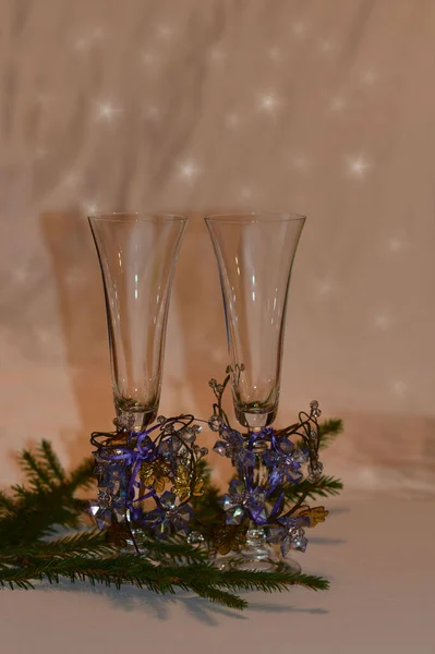 Champagne Glasses Christmas Background Christmas Tree Branch New Year — Stock Photo, Image