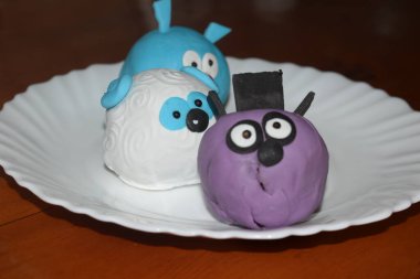 Tatlı, tabakta çocuk pastası