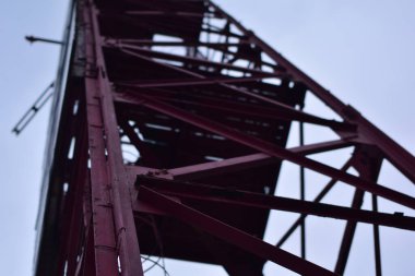 Yükseklikten gözlem için metal kule