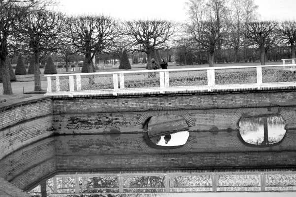 Brücke Über Den Kanal Der Stadt — Stockfoto