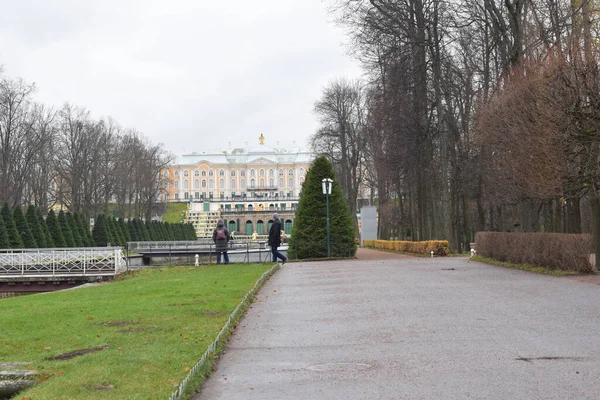 Прогулка Осеннему Парку — стоковое фото