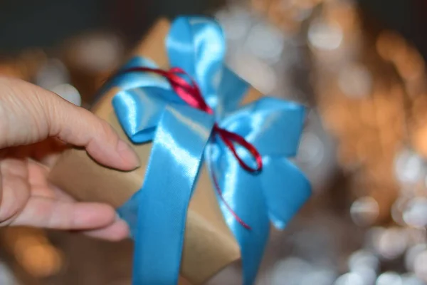 Geschenkbox Mit Satinband — Stockfoto