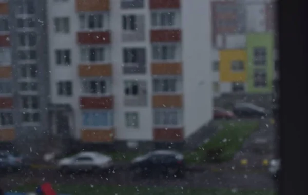 Schneefall Vor Dem Fenster Blick Auf Die Stadtstraße — Stockfoto