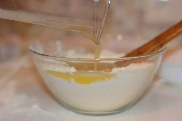 Zubereitung Des Teiges Für Den Kuchen — Stockfoto