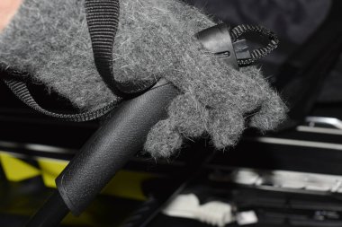 Eldivendeki kayak sopası