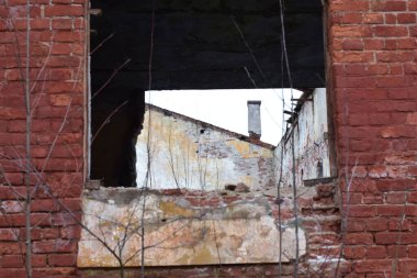 Eski bir evin kalıntıları.