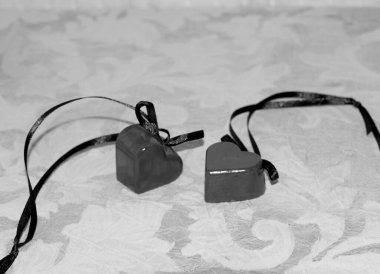 Masadaki kırmızı kalp