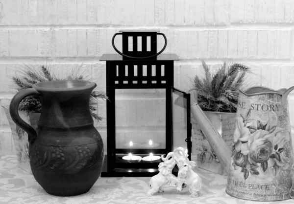 촛불을 태우는 테이블 내부의 프로방스 빈티지 — 스톡 사진