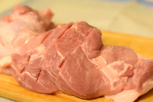 Schweinefleisch Stücke Geschnitten Auf Einem Brett — Stockfoto