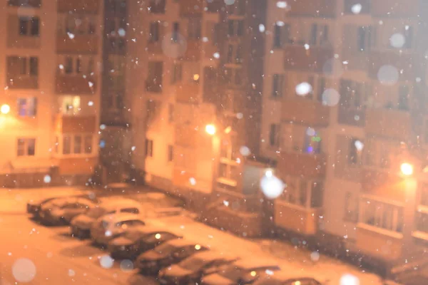 winter weather, view of the courtyard from the window