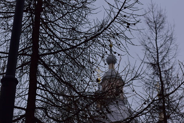 детали фасада церкви, старинные здания в городе