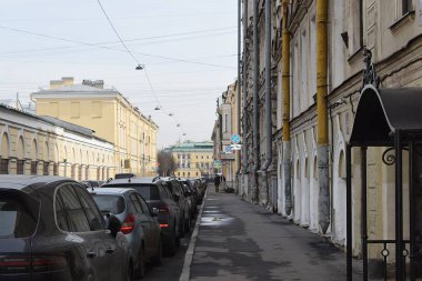 Büyük şehir caddesinde trafik