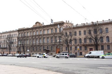 Büyük şehir caddesinde trafik