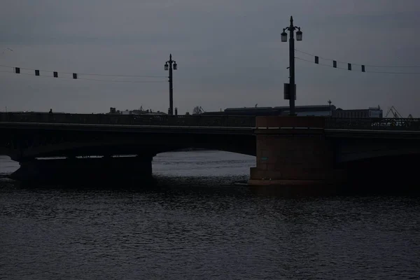 Flussbrücke Stadtlandschaft Metropole — Stockfoto