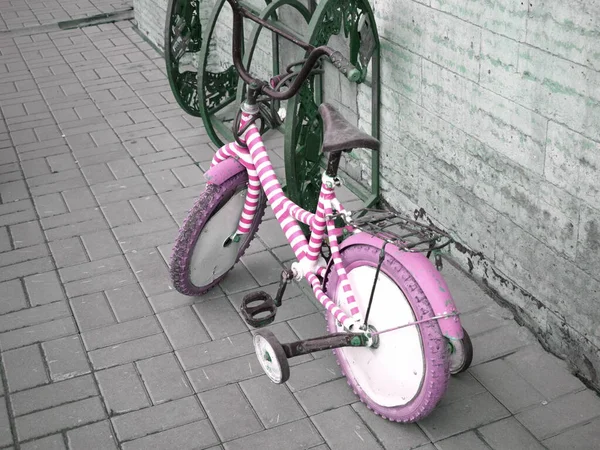 Детский Велосипед Улице — стоковое фото