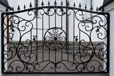 wrought iron fence, building fence, blacksmith art, blacksmith craft