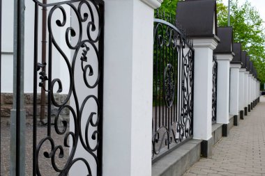 wrought iron fence, building fence, blacksmith art, blacksmith craft