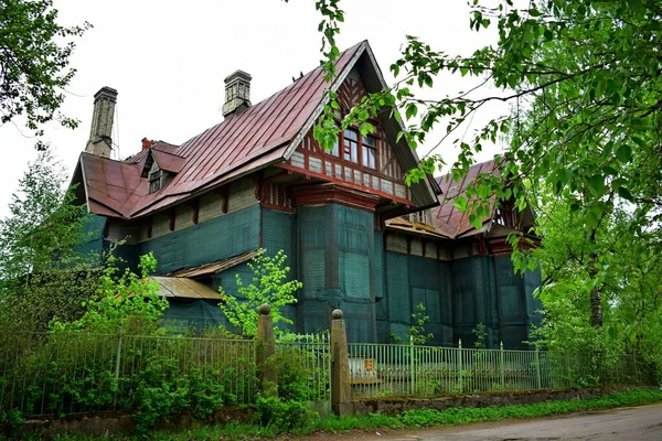 村里的木房子 — 图库照片