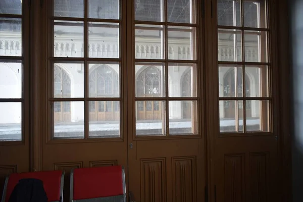 Fenêtres Bois Dans Bâtiment Gare — Photo
