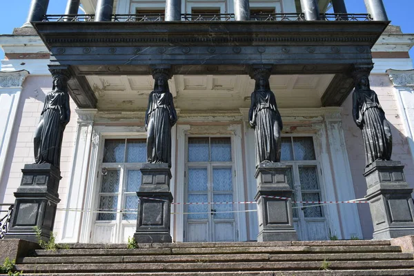 Palác Sloupy Parku Krajina Parku Letní Den — Stock fotografie