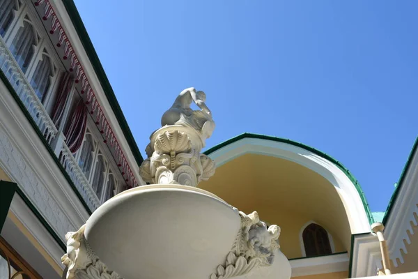 Fachada Del Edificio Parque Día Verano Lugar Para Relajarse — Foto de Stock