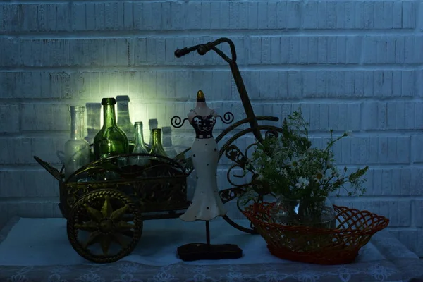 Still Life Cart Bottles Mannequin Bouquet Flowers — 图库照片