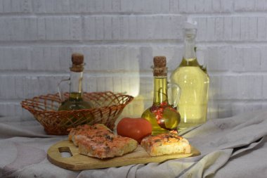 natürmort, pizza ve zeytinyağı