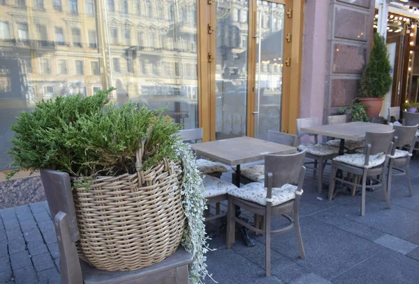 Tables Dans Café Extérieur — Photo