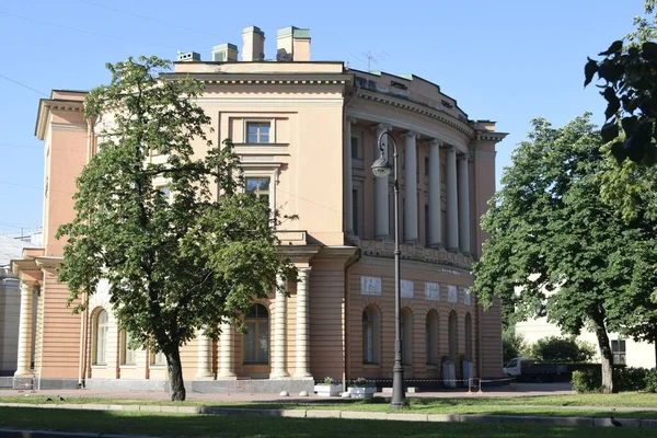 Die Fassade Eines Historischen Gebäudes Antiken Stil — Stockfoto