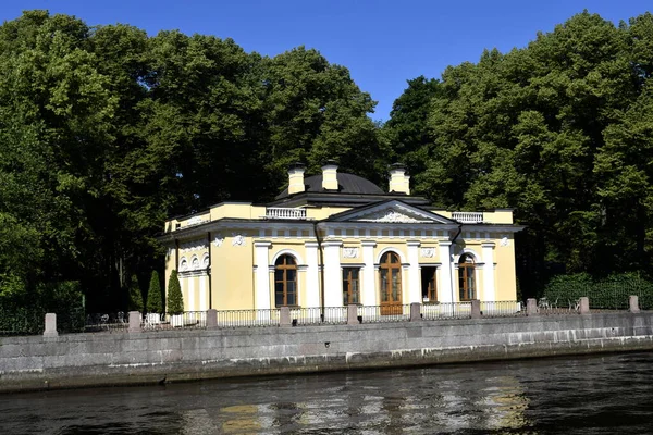 Budynki Pobliżu Dużego Kanału Miejskiego — Zdjęcie stockowe