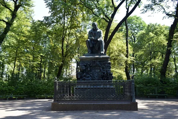 Der Park Ist Ein Ort Für Erholung Und Spaziergänge — Stockfoto