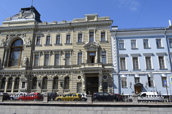 фасад здания в городе, старый центр