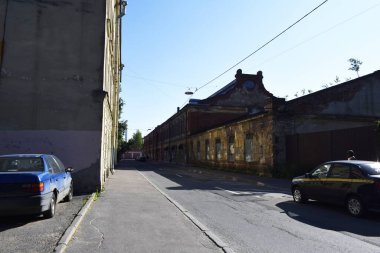 Şehir sokaklarındaki eski binalar