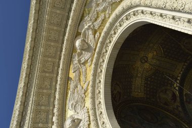 Binanın ayrıntıları, Alo Tserkva