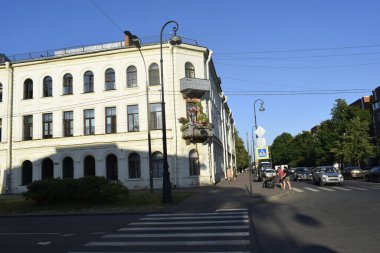 Eski bina, binanın ön cephesinin detayları.