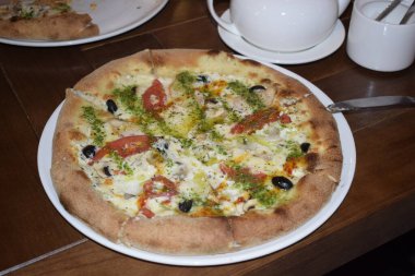 Sebzeli vejetaryen pizza.