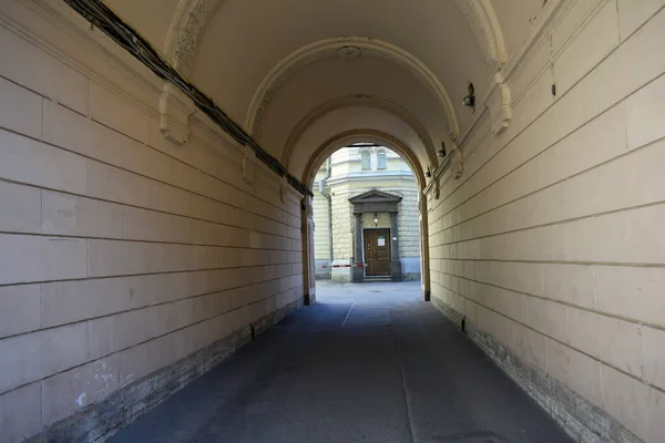 Arch Passage Houses — Stock Photo, Image