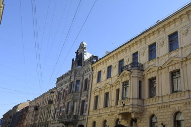 Binanın ön cephesinin ayrıntıları